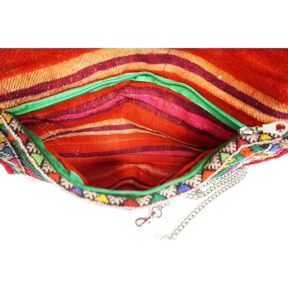 Vintage Kilim Clutch Bag: Handmade Berber Crossbody Purse - Picture 9 of 10